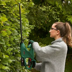 Bosch EasyHedgeCut 18-45 Hedge Trimmer 17 Bosch EasyHedgeCut 18-45 Hedge Trimmer -Garden Tool Shop 13496928 3844961768831319