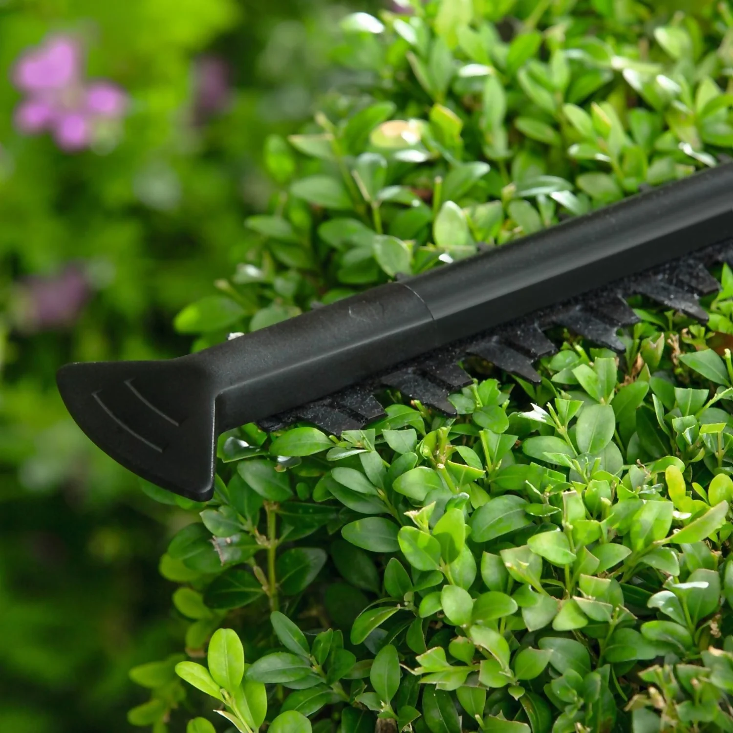 Bosch EasyHedgeCut 55-16 Hedge Trimmer 7 Bosch EasyHedgeCut 55-16 Hedge Trimmer - Image 5