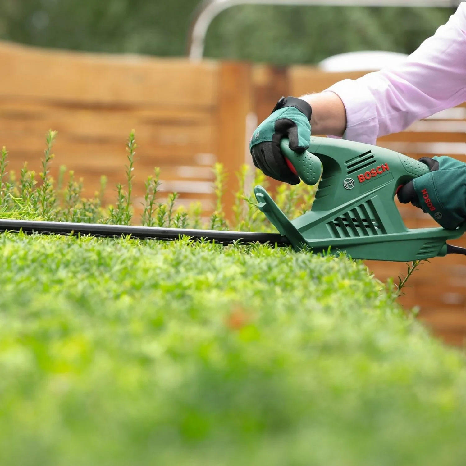 Bosch EasyHedgeCut 55-16 Hedge Trimmer 4 Bosch EasyHedgeCut 55-16 Hedge Trimmer - Image 2