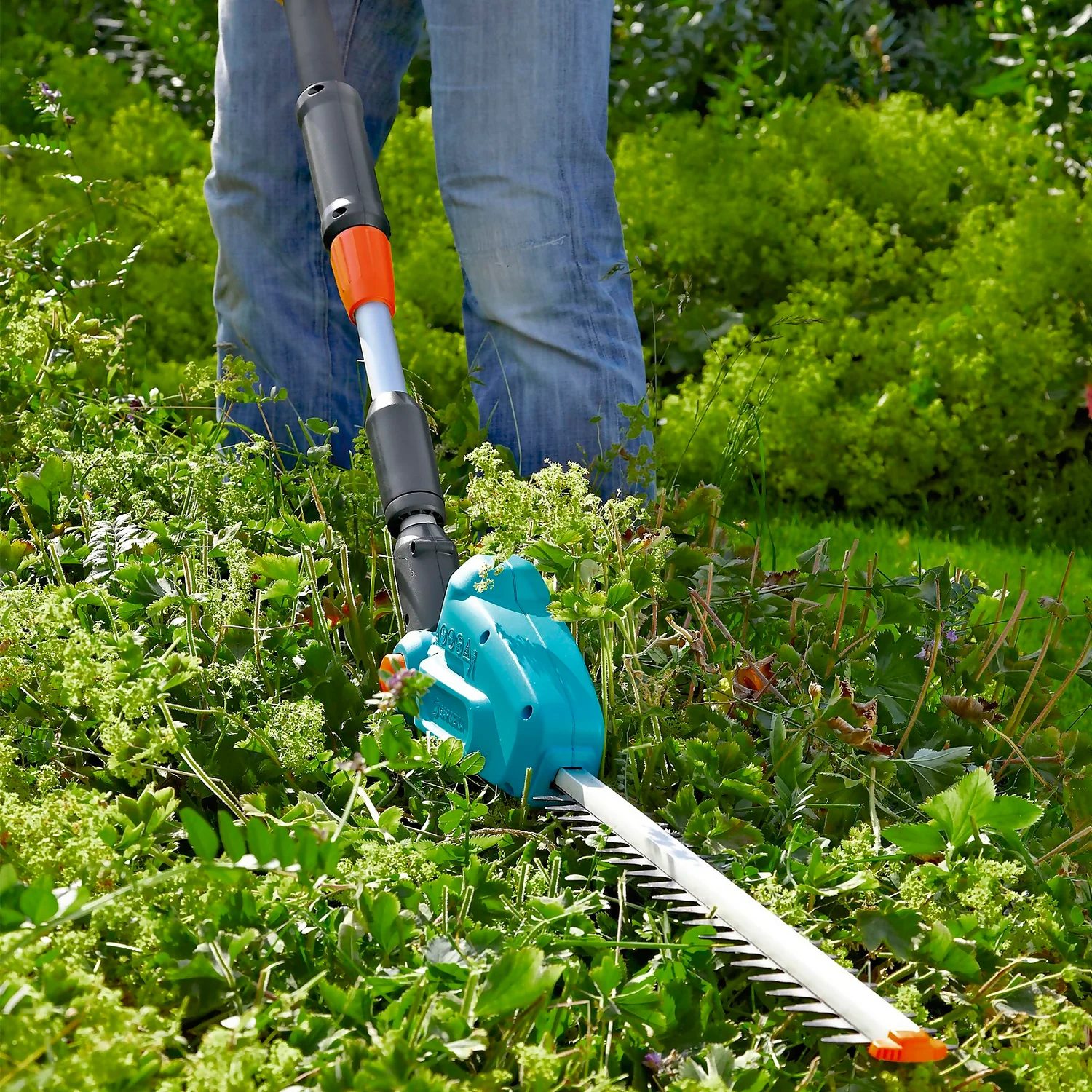 GARDENA Telescopic Cordless 18V Hedge Trimmer 8 GARDENA Telescopic Cordless 18V Hedge Trimmer - Image 6